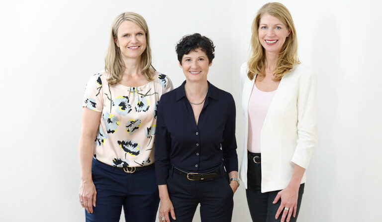 25 Jahre erfolgreiches Recruiting feiern Daniela Schilz, Dr. Carmen Zirngibl und Svea Ockenfeld, DCZ Executive Search GmbH